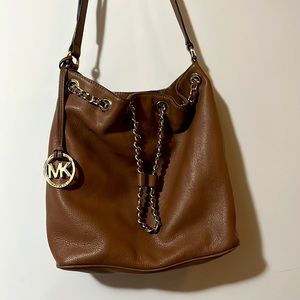 Michael Kors soft leather shoulder bag w gold chain drawstring, tan, gently used